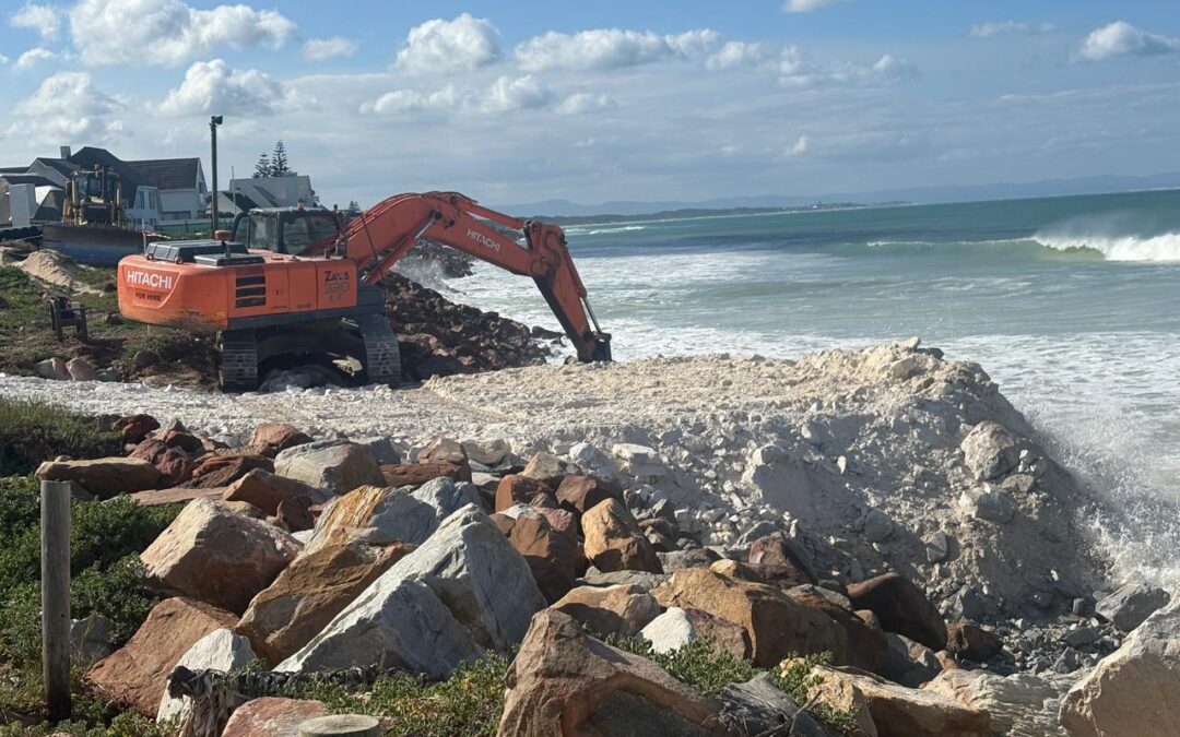 Newsflash From St Francis Property Owners NPC (SRA) – Work Has Begun On The Groyne At The Bottom Of Laura Road As The Official Start Of The Long Term Coastal Protection Scheme