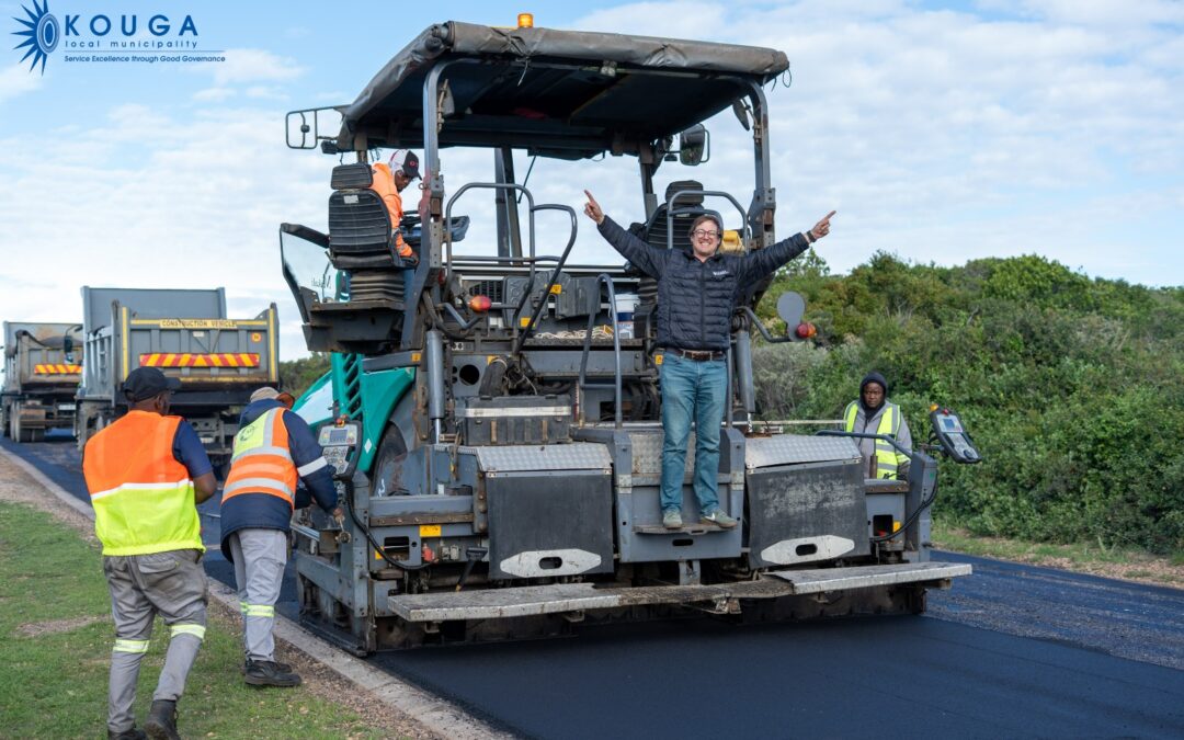 Kouga Local Municipality officially launched its R26.5 million road upgrade project in the Greater St Francis area – Gallery